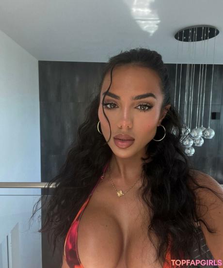 Arianna nude leaked OnlyFans photo #9