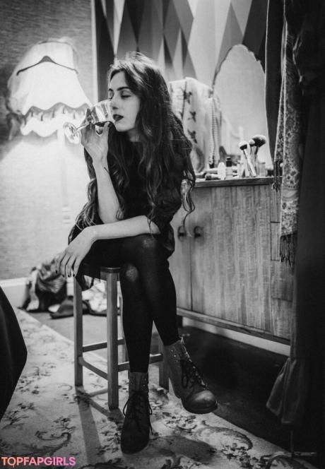 Dodie nude leaked OnlyFans photo #27