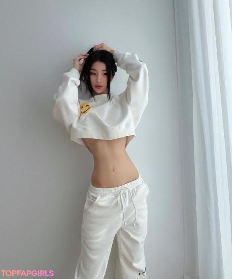 Mari nude leaked OnlyFans photo #12