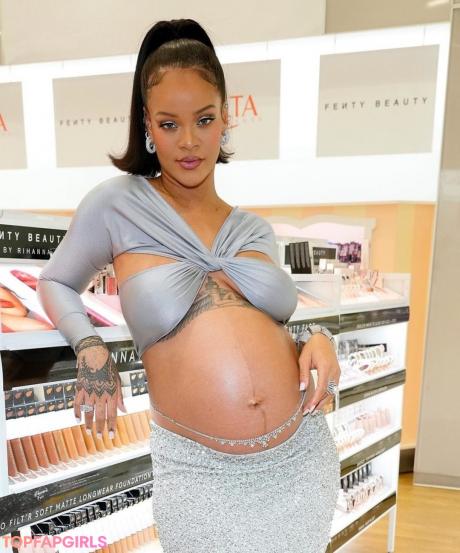 Rihanna nude leaked OnlyFans photo #98