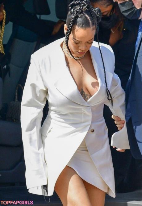 Rihanna nude leaked OnlyFans photo #1066