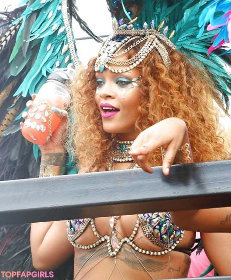 Rihanna nude leaked OnlyFans photo #110