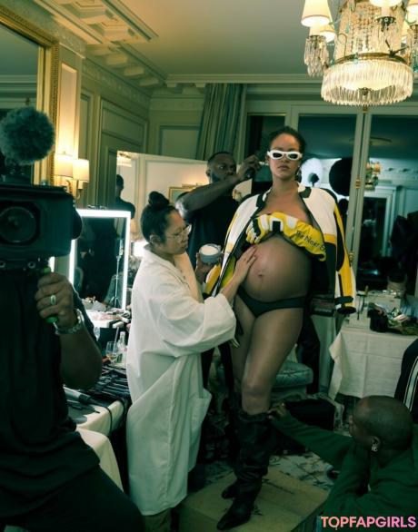 Rihanna nude leaked OnlyFans photo #1176