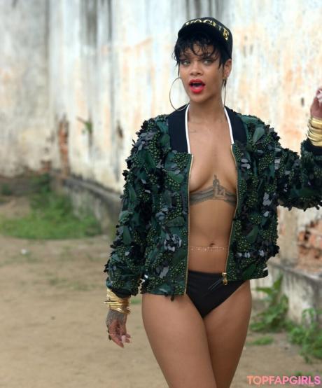 Rihanna nude leaked OnlyFans photo #1345