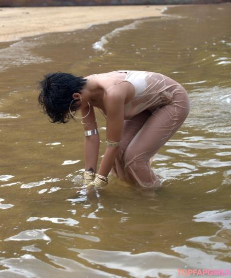 Rihanna nude leaked OnlyFans photo #1362