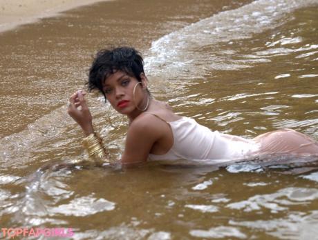 Rihanna nude leaked OnlyFans photo #1365