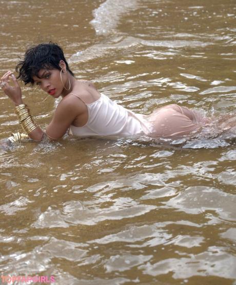 Rihanna nude leaked OnlyFans photo #1366