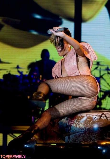 Rihanna nude leaked OnlyFans photo #1395