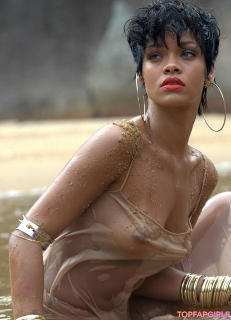 Rihanna nude leaked OnlyFans photo #1495