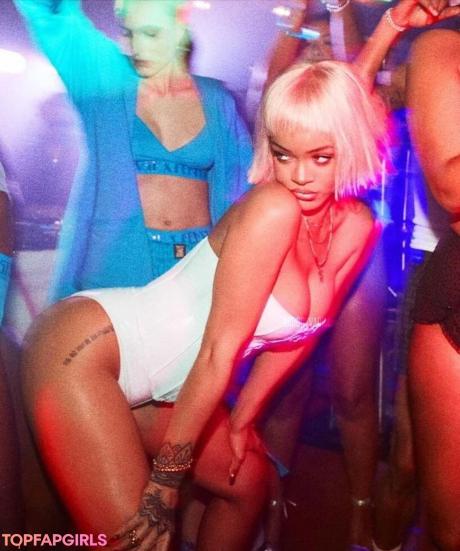 Rihanna nude leaked OnlyFans photo #260