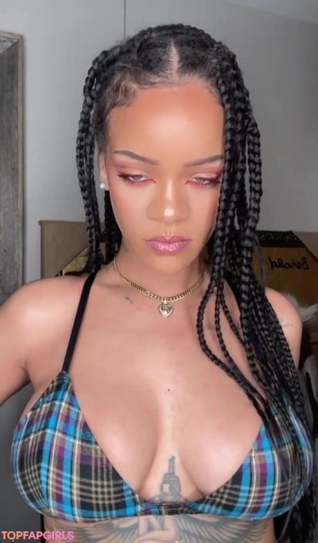 Rihanna nude leaked OnlyFans photo #3