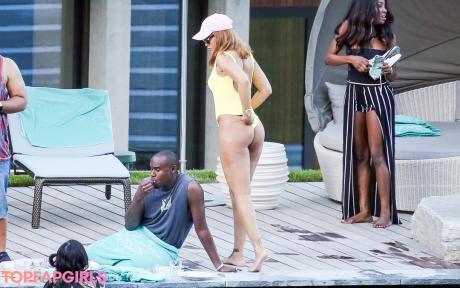 Rihanna nude leaked OnlyFans photo #352