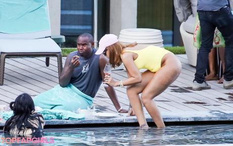 Rihanna nude leaked OnlyFans photo #353