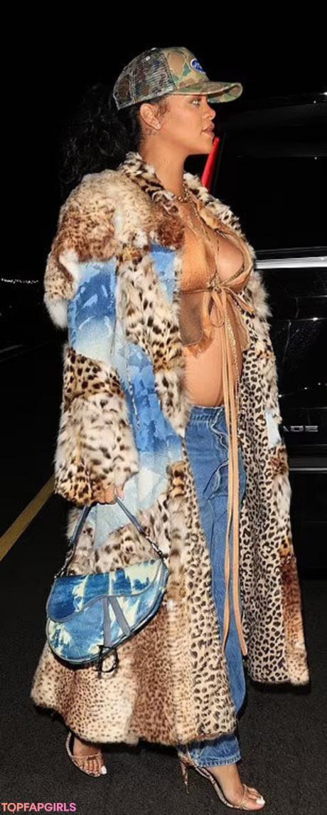 Rihanna nude leaked OnlyFans photo #50