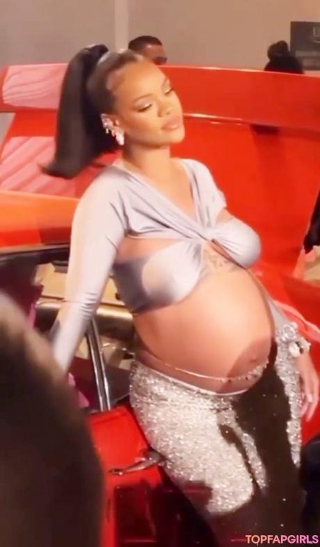 Rihanna nude leaked OnlyFans photo #90