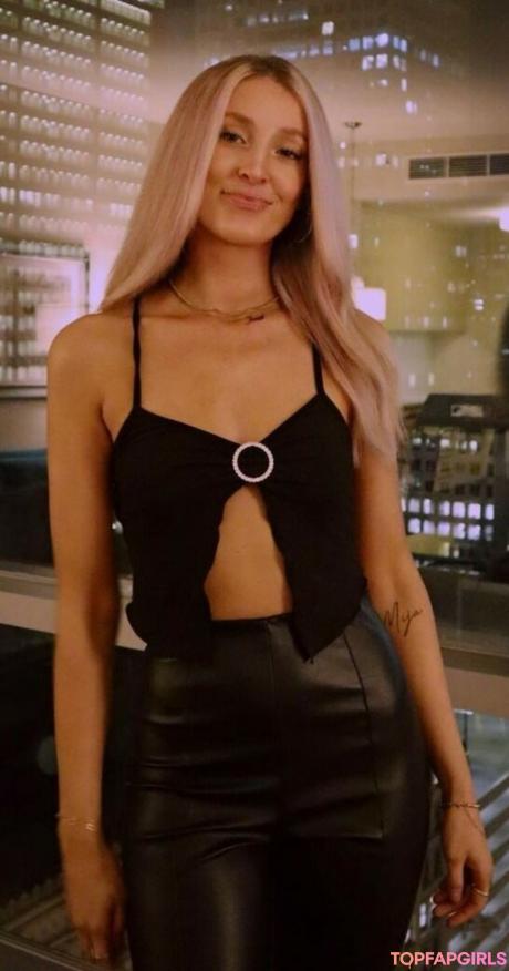 Jania nude leaked OnlyFans photo #6
