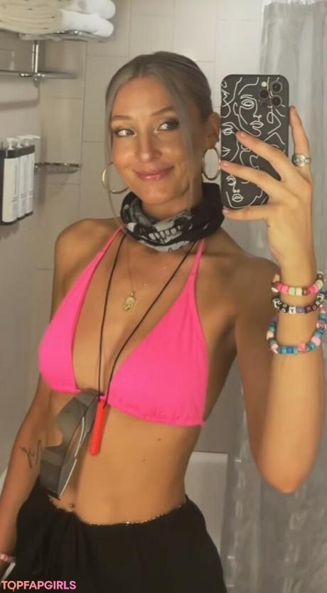 Jania nude leaked OnlyFans photo #7
