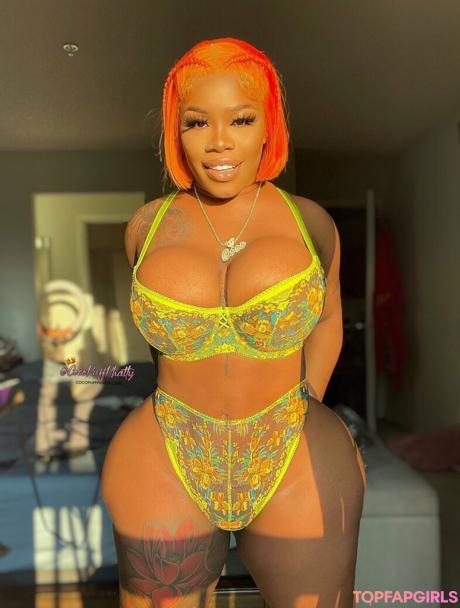 Phattgirlcoco nude leaked OnlyFans photo #133