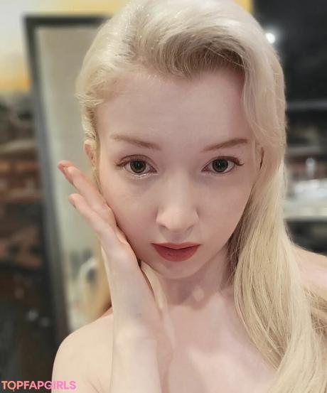 Hailun nude leaked OnlyFans photo #6