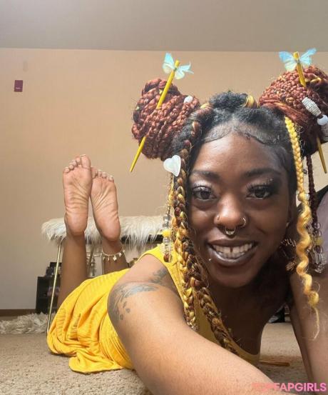 Carameltoesz nude leaked OnlyFans photo #10