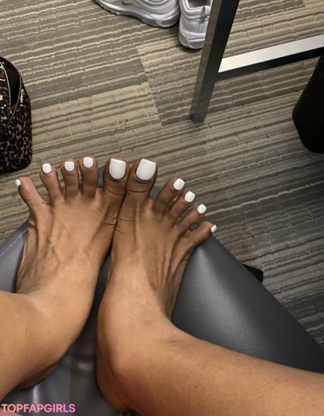 Carameltoesz nude leaked OnlyFans photo #21