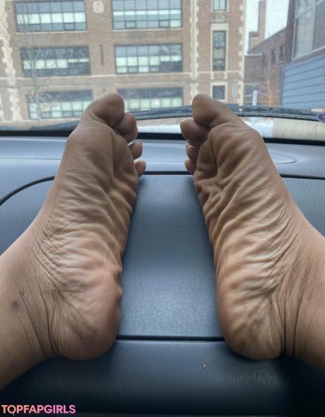 Carameltoesz nude leaked OnlyFans photo #25