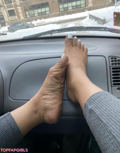 Carameltoesz nude leaked OnlyFans photo #33