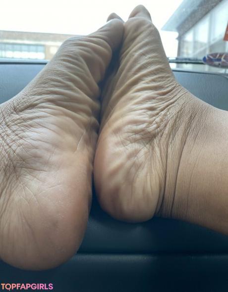 Carameltoesz nude leaked OnlyFans photo #35