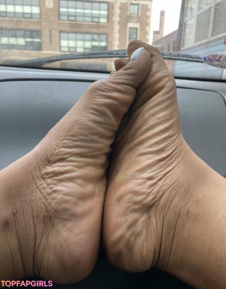 Carameltoesz nude leaked OnlyFans photo #36