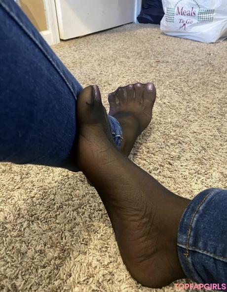 Carameltoesz nude leaked OnlyFans photo #42