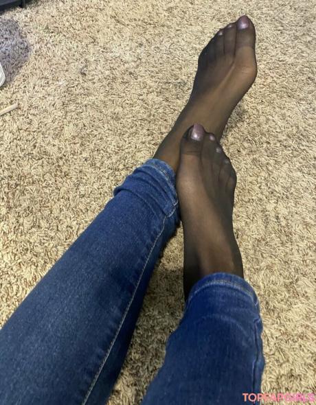 Carameltoesz nude leaked OnlyFans photo #46