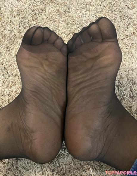 Carameltoesz nude leaked OnlyFans photo #47