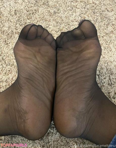 Carameltoesz nude leaked OnlyFans photo #48