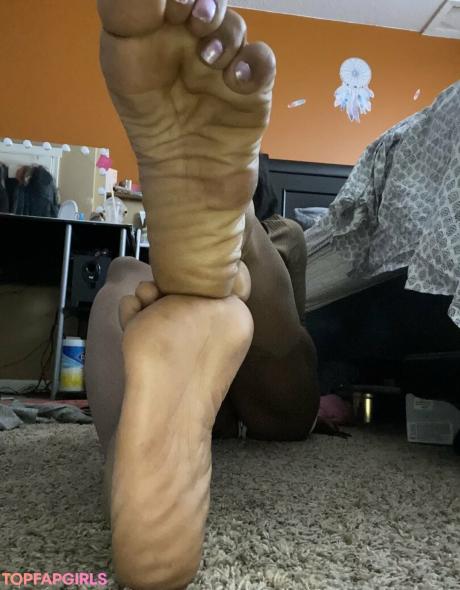 Carameltoesz nude leaked OnlyFans photo #53