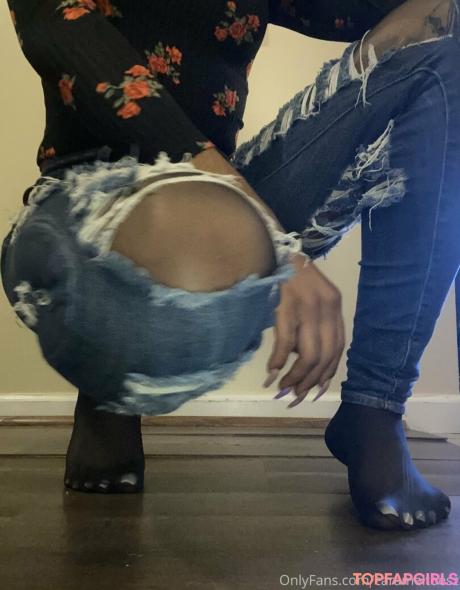 Carameltoesz nude leaked OnlyFans photo #84
