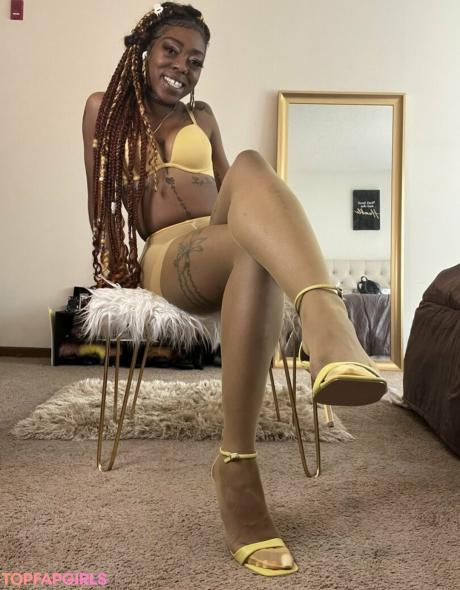 Carameltoesz nude leaked OnlyFans photo #9