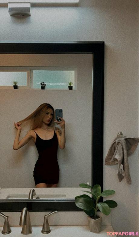 Crybabyiris nude leaked OnlyFans photo #10