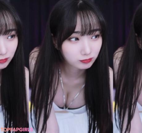 Woojungx4 nude leaked OnlyFans photo #1