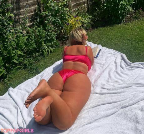 Izzy nude leaked OnlyFans photo #18