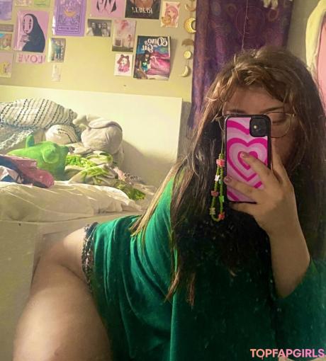 Holyhollyphoebe nude leaked OnlyFans photo #12