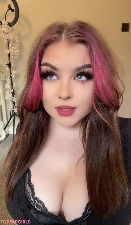 Holyhollyphoebe nude leaked OnlyFans photo #4