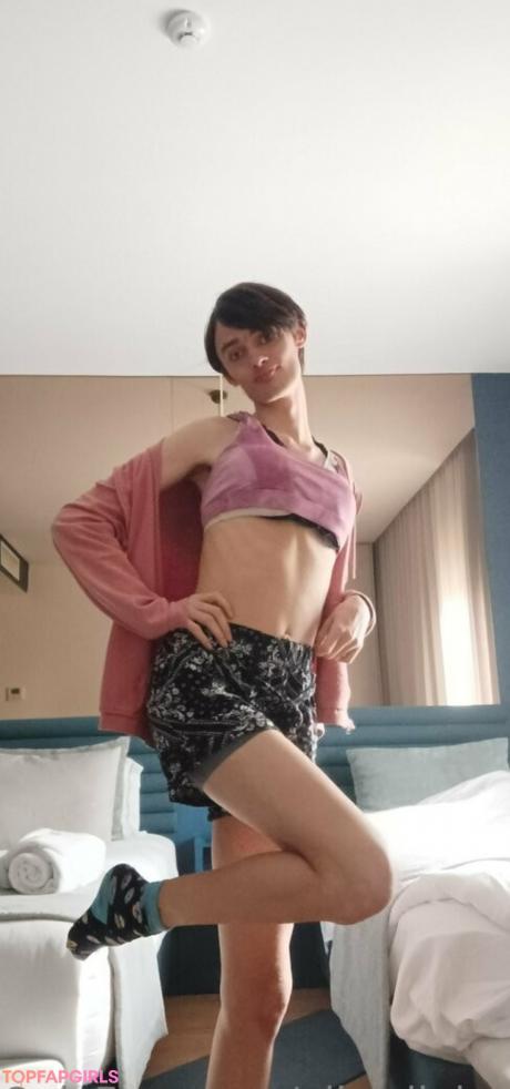 Alicialiniquinn nude leaked OnlyFans photo #9