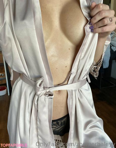Zoomerhaleyy nude leaked OnlyFans photo #4