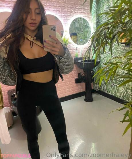 Zoomerhaleyy nude leaked OnlyFans photo #5