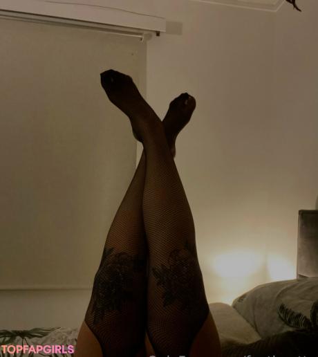 Feetloretta nude leaked OnlyFans photo #19