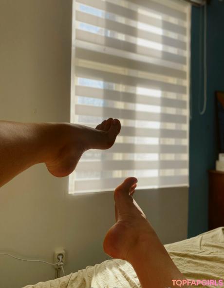 Feetloretta nude leaked OnlyFans photo #33