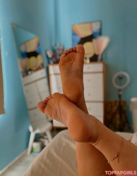 Feetloretta nude leaked OnlyFans photo #36