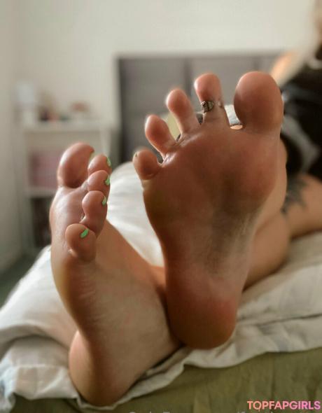 Feetloretta nude leaked OnlyFans photo #41