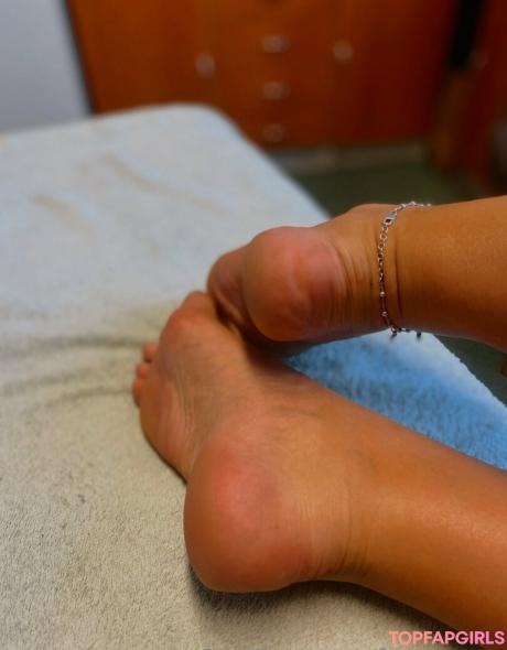 Feetloretta nude leaked OnlyFans photo #52