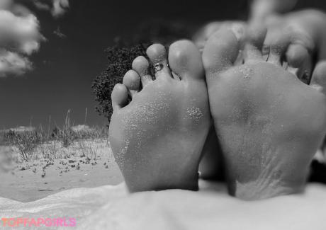 Feetloretta nude leaked OnlyFans photo #54